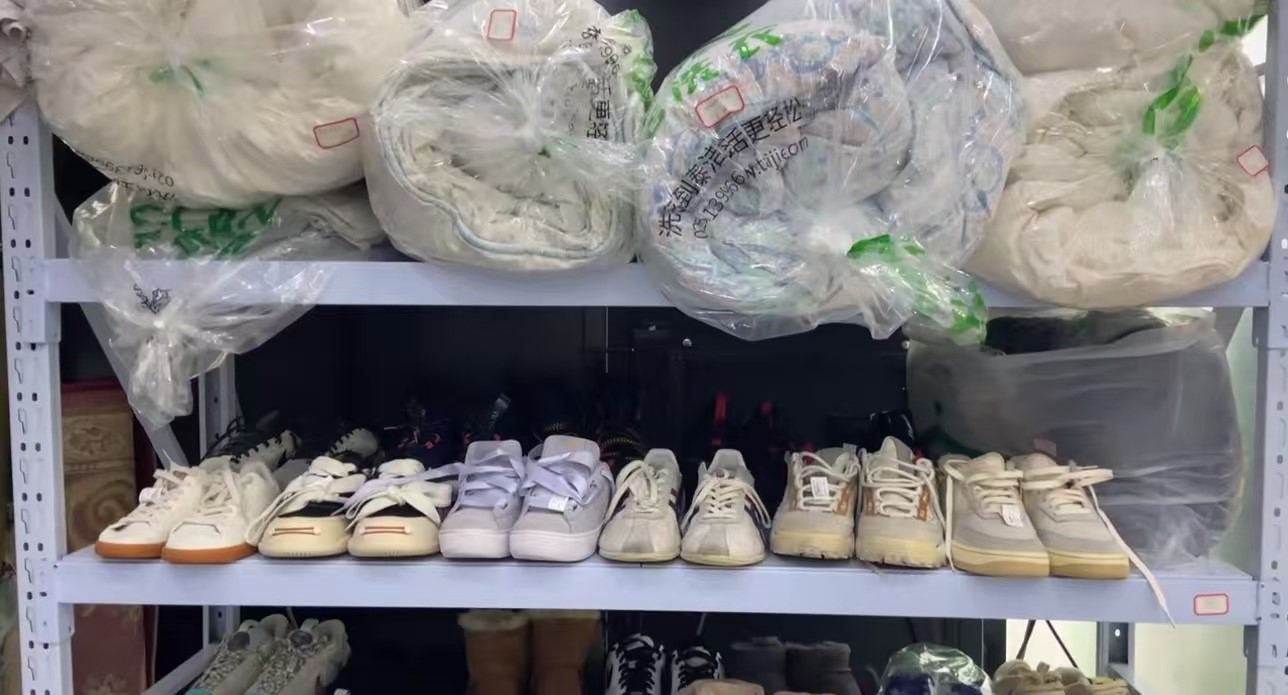 泰潔洗衣迎來旺季，門店生意火爆，待洗衣服爆棚